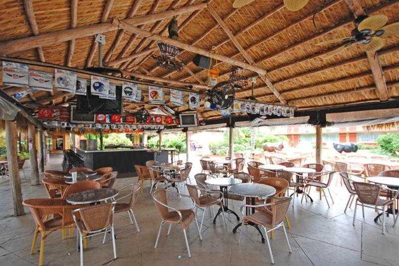 Clarion Hotel Fort Myers Bagian luar foto