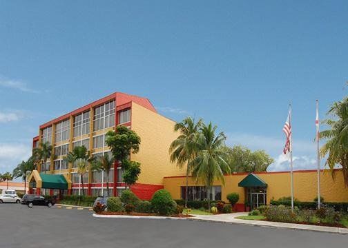 Clarion Hotel Fort Myers Bagian luar foto