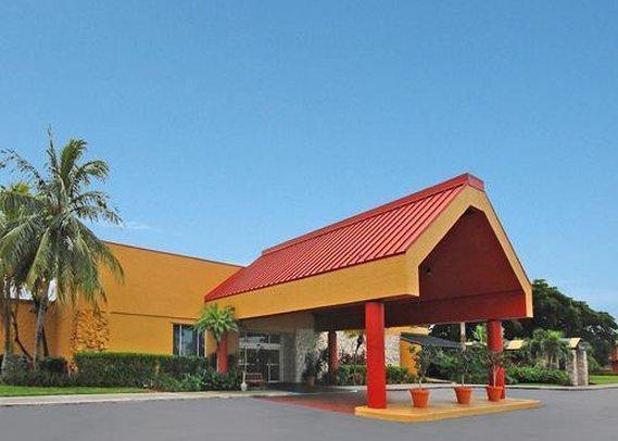 Clarion Hotel Fort Myers Bagian luar foto
